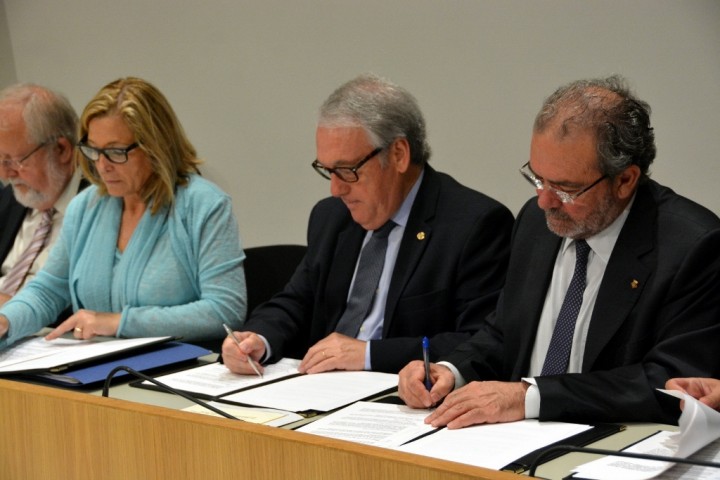 Signatura del conveni per facilitar l'aplicació de la Llei de Transparència