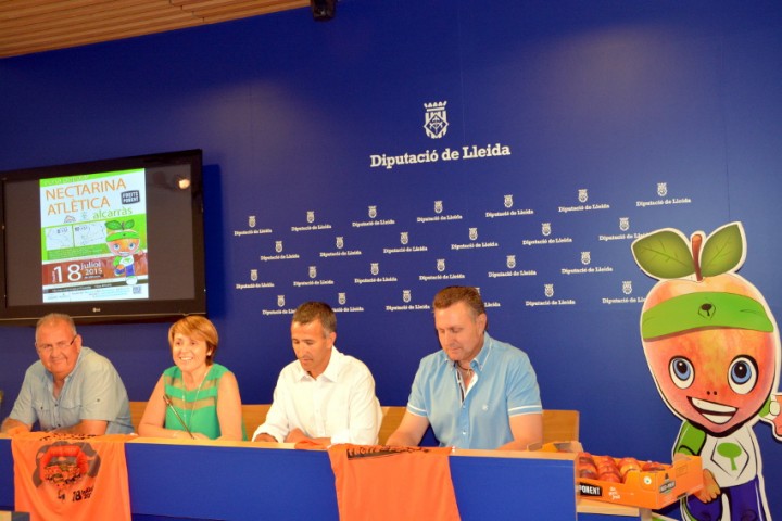 Presentació de la “Nectarina Atlètica” Fruits de Ponent d’Alcarràs per promocionar fruita i esport