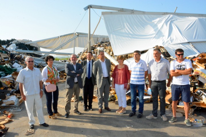 El president de la Diputació de Lleida, Joan Reñé, s’ha sumat aquest dilluns a la visita que el conseller d’Agricultura, Jordi Ciuraneta, ha fet a algunes de les zones més afectades per les pedregades