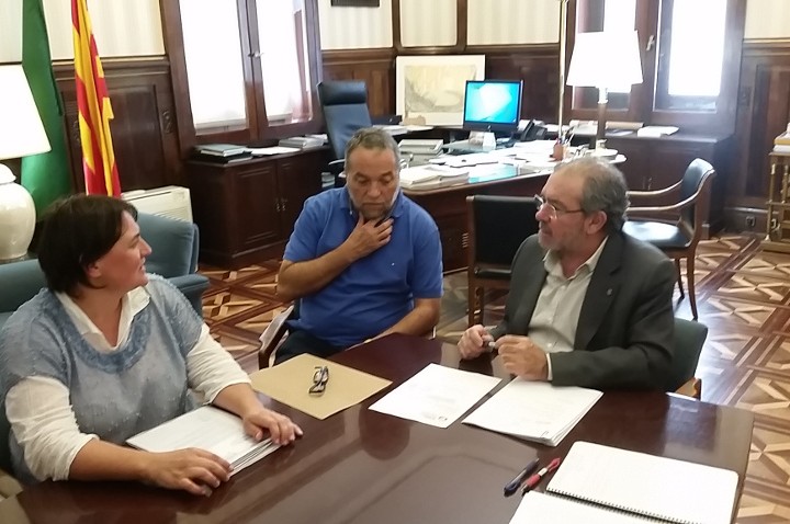 El President de la Diputació de Lleida, Joan Reñé, reunit amb l’alcalde de Montellà i Martinet, Josep Castells