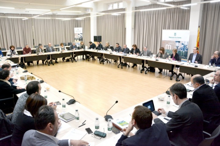 El president de la Diputació de Lleida, Joan Reñé, en la reunió de coordinació amb el món local