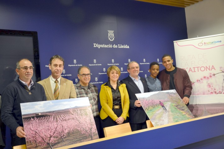 Noves rutes turístiques d’Aitona per mostrar la bellesa singular de la floració dels fruiters