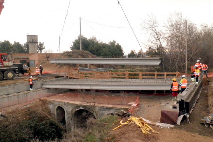 Obres de construcció dels dos ponts sobre el Canal d’Urgell i sobre el Canal Auxiliar d’Urgell situats al terme municipal d’Artesa de Lleida