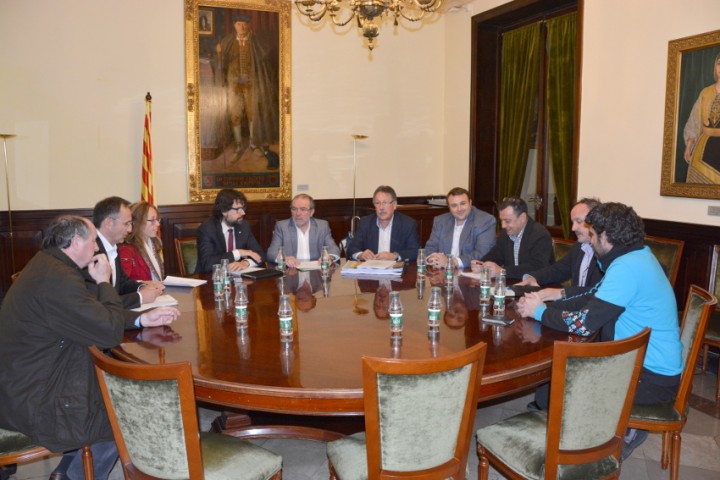 El president de la Diputació de Lleida, Joan Reñé, s’ha reunit aquest divendres amb el secretari d'Infraestructures i Mobilitat de la Generalitat de Catalunya, Ricard Font; el president del Consell Comarcal del Pallars Sobirà, Llàtzer Sibís; els alcaldes de Baiasca i Llavorsí, Jordi Fillet i Josep Vidal respectivament, per presentar una proposta tècnica per construir un accés alternatiu a Baiasca.