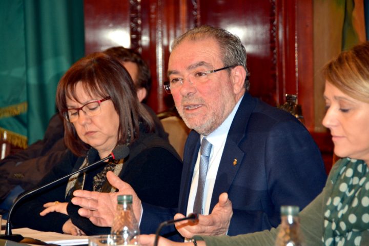 El president Joan Reñé en el transcurs del ple del mes de gener de 2017