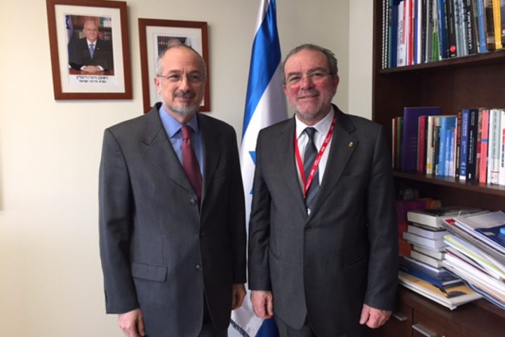 El president de la Diputació de Lleida, Joan Reñé, amb l’ambaixador d’Israel, Daniel Kutner, a Madrid.